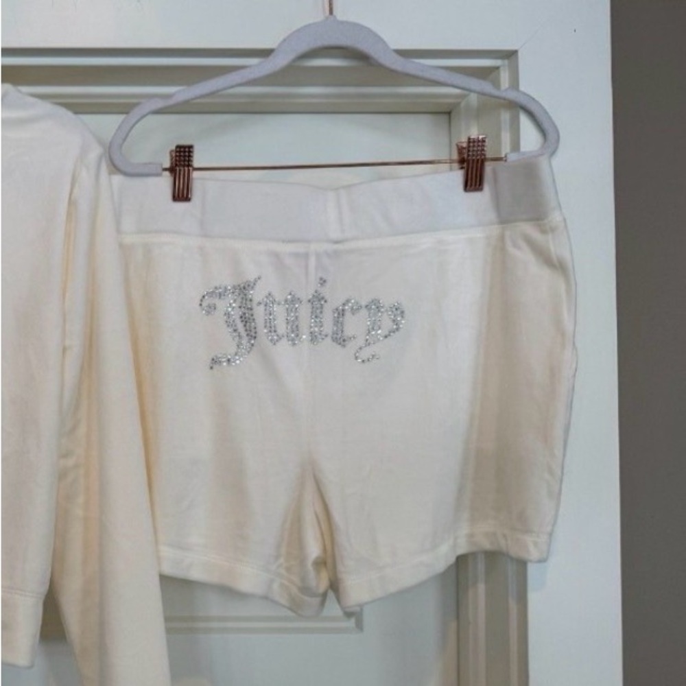 Juicy Couture Ivory Shorts with Silver Rhinestone Juicy Logo spellout Large NWT